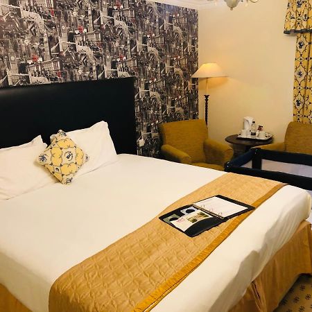Kingston Lodge Hotel Кингстън на Темза Екстериор снимка