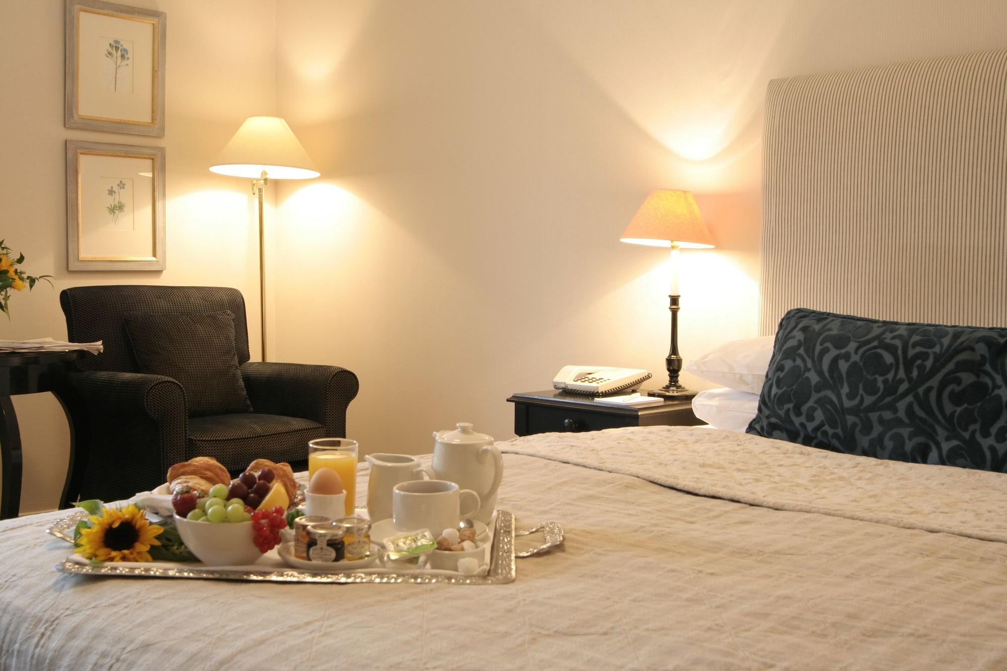 Kingston Lodge Hotel Кингстън на Темза Екстериор снимка