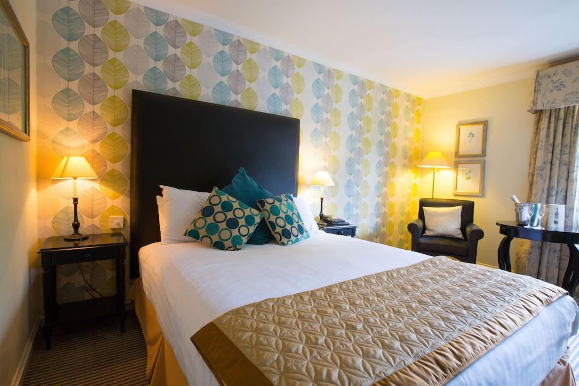 Kingston Lodge Hotel Кингстън на Темза Екстериор снимка
