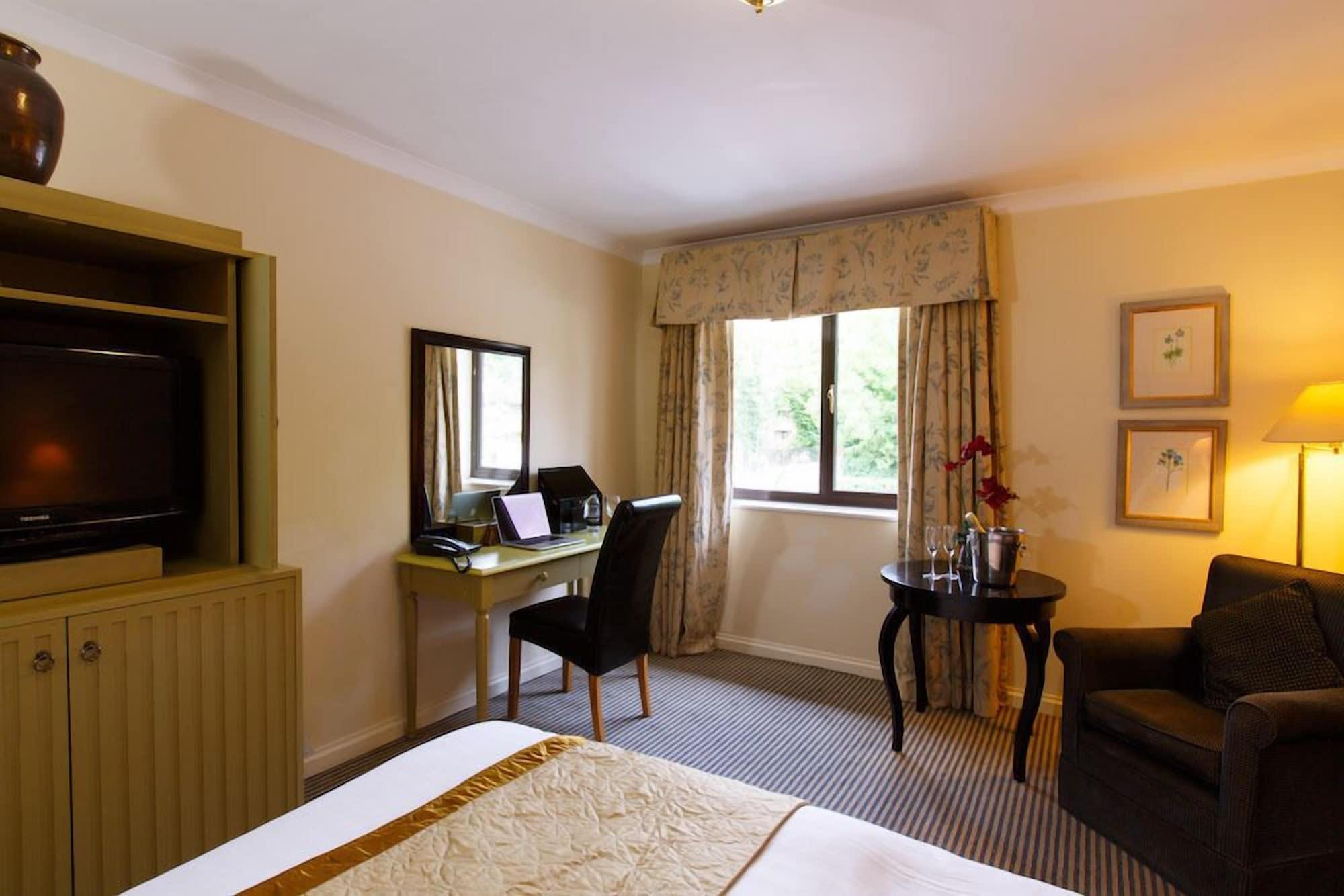 Kingston Lodge Hotel Кингстън на Темза Екстериор снимка