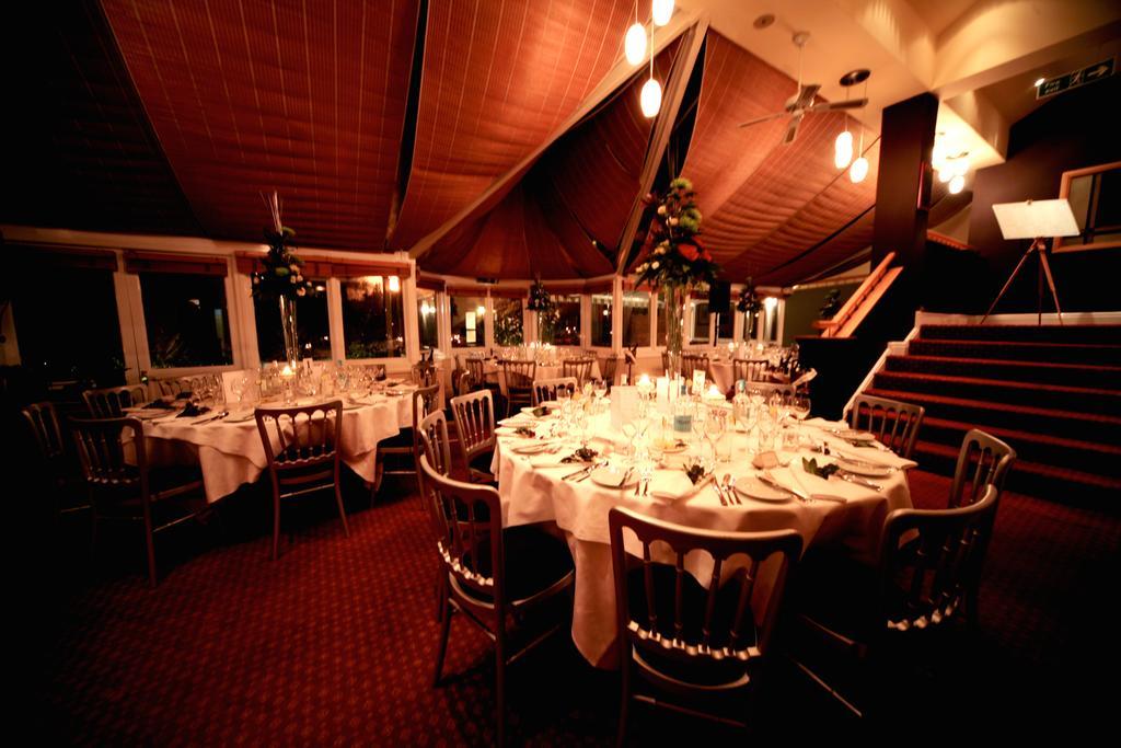 Kingston Lodge Hotel Кингстън на Темза Екстериор снимка