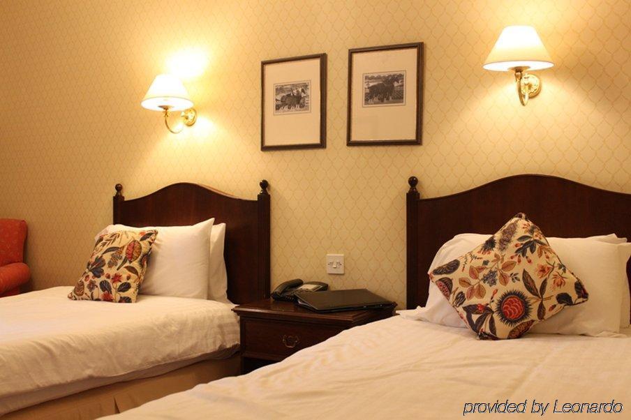 Kingston Lodge Hotel Кингстън на Темза Стая снимка