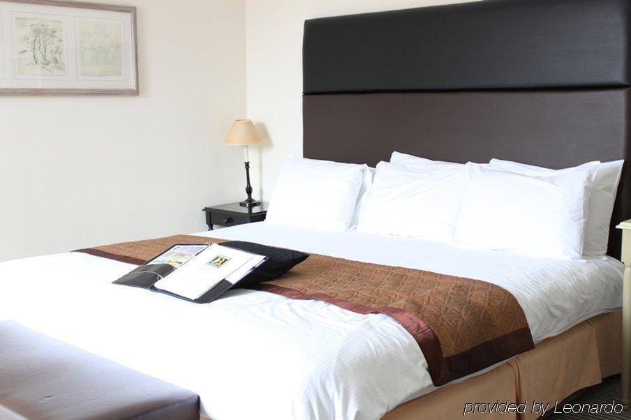 Kingston Lodge Hotel Кингстън на Темза Стая снимка
