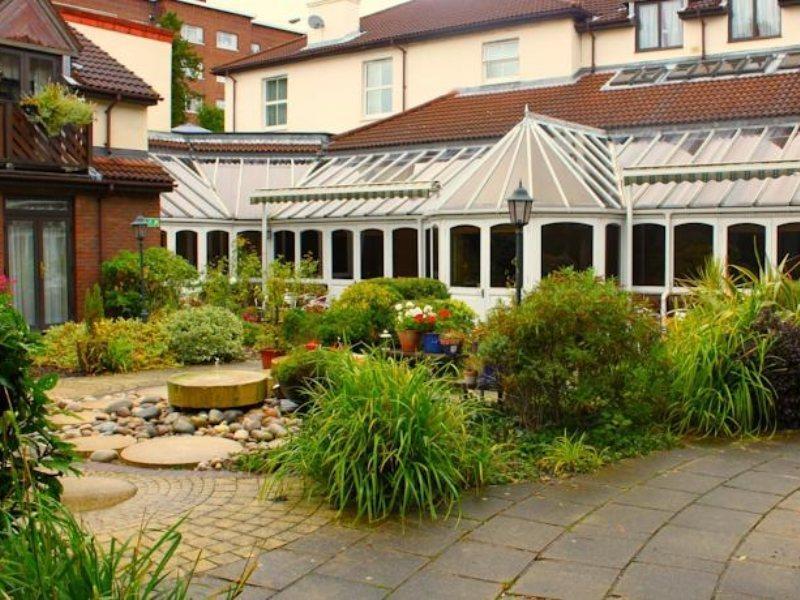 Kingston Lodge Hotel Кингстън на Темза Екстериор снимка