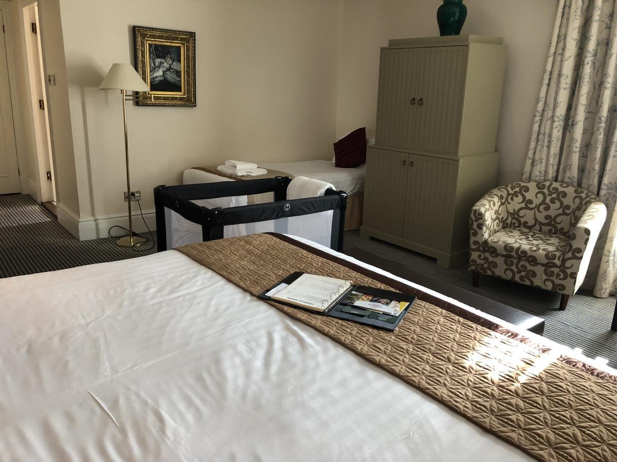 Kingston Lodge Hotel Кингстън на Темза Екстериор снимка