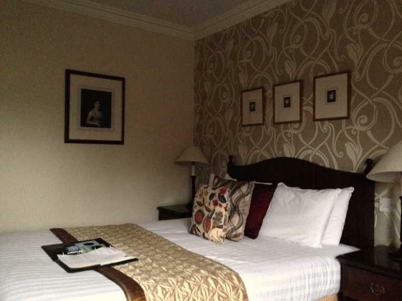 Kingston Lodge Hotel Кингстън на Темза Екстериор снимка