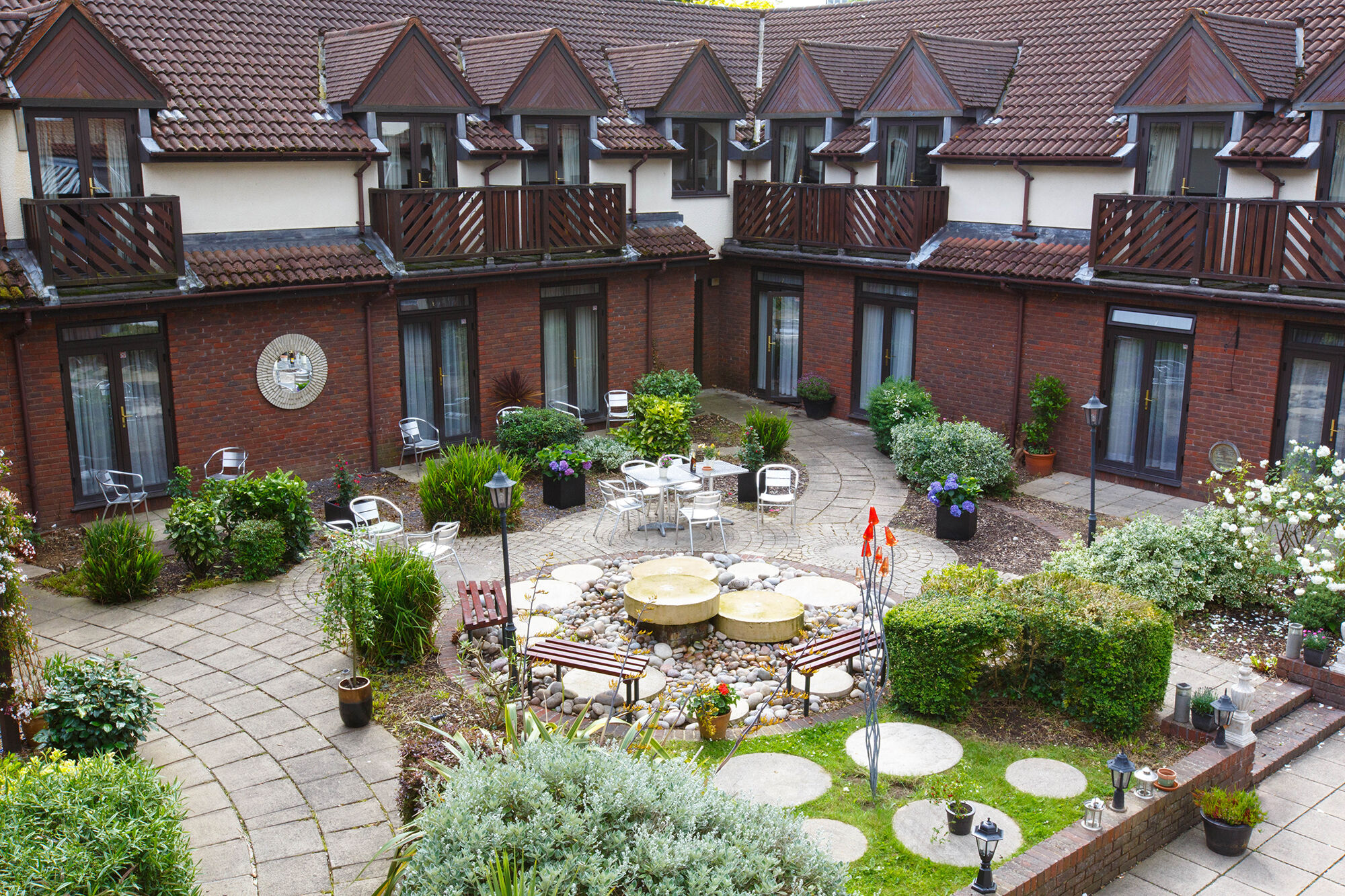 Kingston Lodge Hotel Кингстън на Темза Екстериор снимка